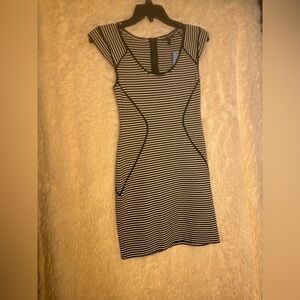 ⚫⚪ Express Striped Bodycon Dress – Women’s Size 6